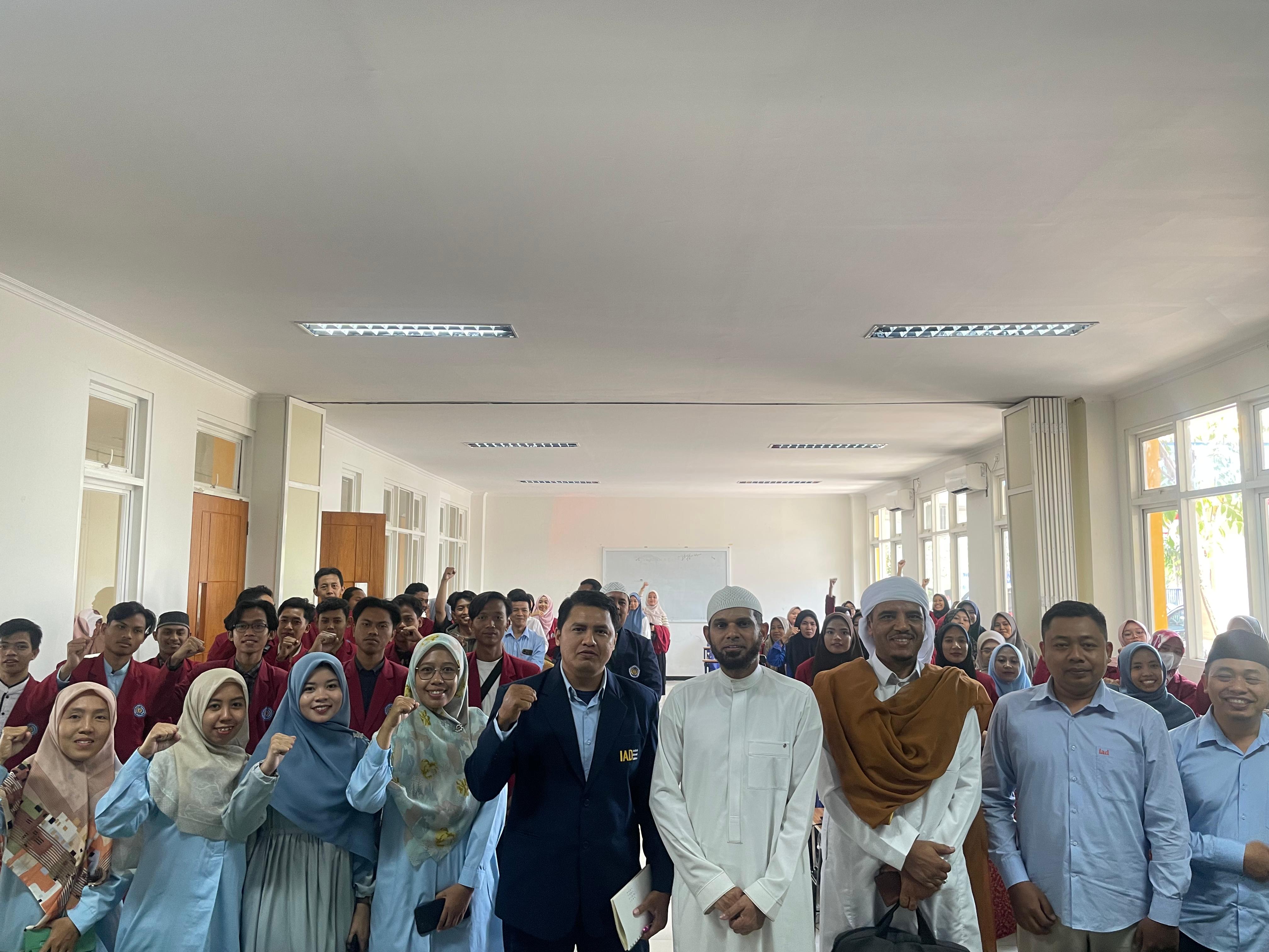 Kuliah Umum dengan tema “The Role and Challenges of Students in Promoting Islamic Peace in the World.”