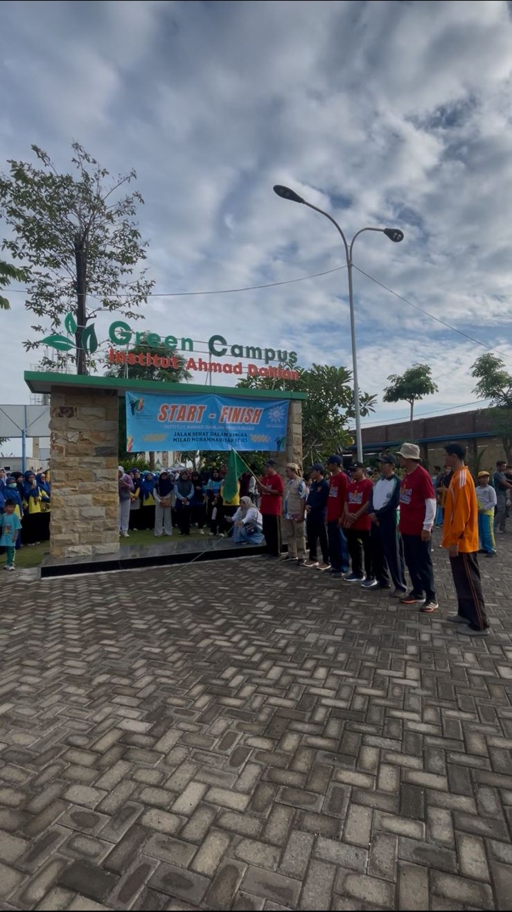 Kegiatan Jalan Sehat Milad Muhammadiyah ke-113