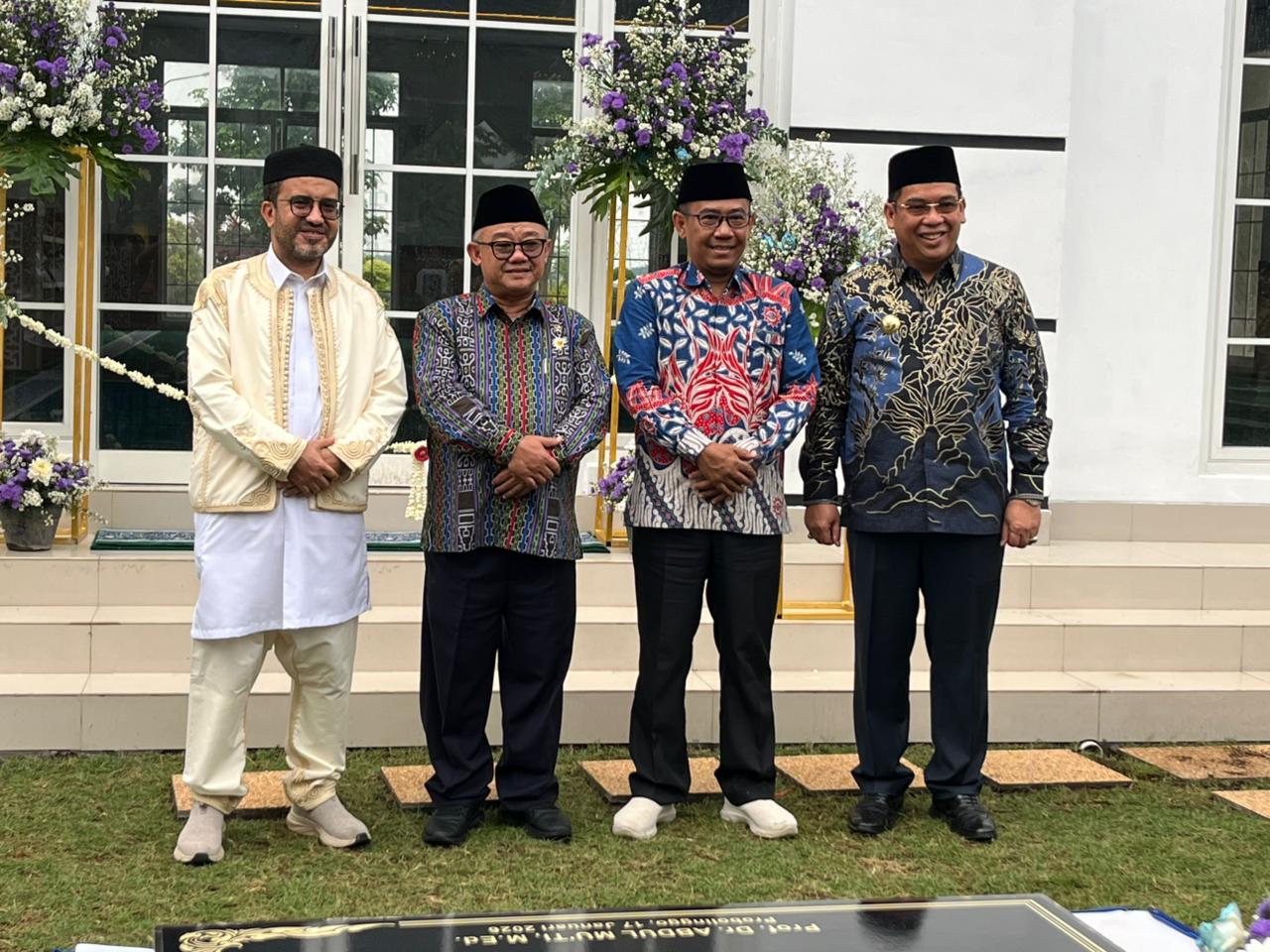 MASJID AL QOSEM DAN GEDUNG KULIAH BERSAMA INSTITUT AHMAD DAHLAN PROBOLINGGO RESMI DIRESMIKAN