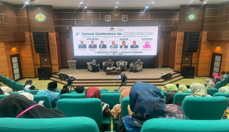 Mengangkat Kearifan Lokal: Dosen IAD Probolinggo Gemilang di AnCoMS Keenam"