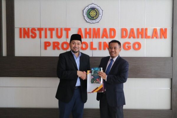 Campus Internationalization: IADPRO Hosts Seminar on Islamic Civilization for Global Peace