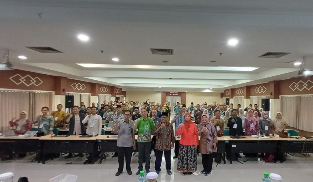 AUDITOR LPM IAD PROBOLINGGO IKUTI PELATIHAN AMI TAHAP II PTKIS KOPERTAIS WILAYAH IV SURABAYA