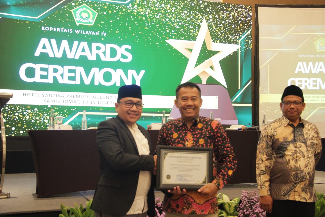 Institut Ahmad Dahlan Probolinggo Raih Tiga Penghargaan Bergengsi Pada Kopertais Wilayah IV Award 2026