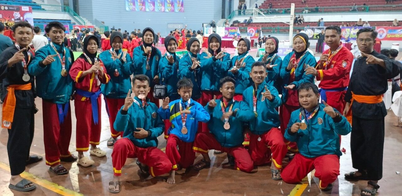 Mahasiswa Institut Ahmad Dahlan Probolinggo Sukses Meraih Medali dalam Ajang Pencak Silat Nasional